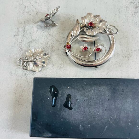 Vintage Sterling Silver Red Stone Floral Brooch Screw Back Earrings Set - Picture 12 of 13